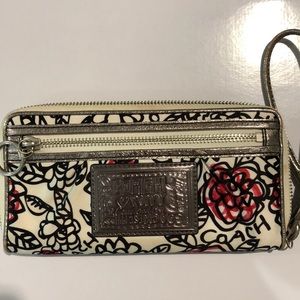 COACH poppy wristlet